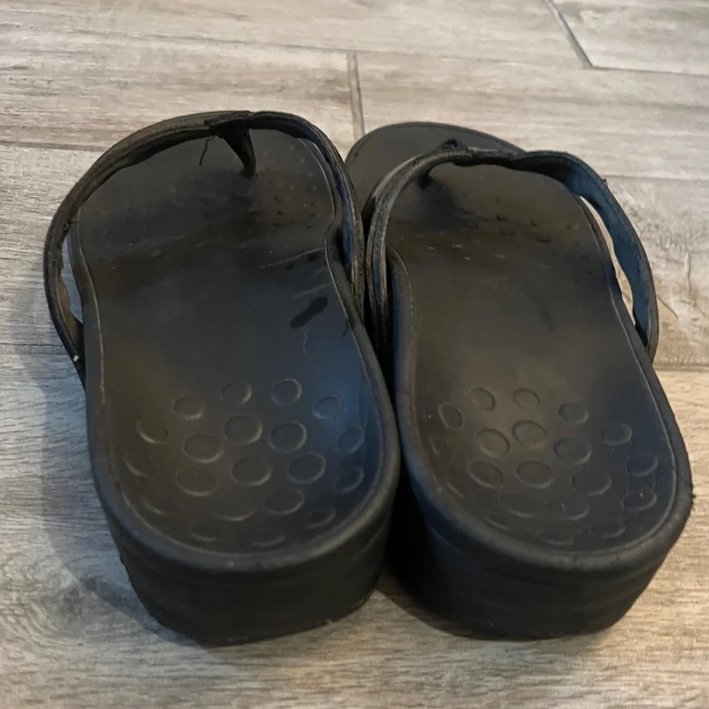 Vionic Tide II toe black thong sandals, size 10 1/2